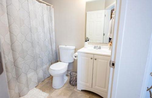 LUX - Downtown Oasis - Pool Table! Free Parking! - Foto 27