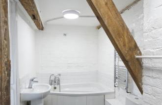 3 Bedroom Country Cottage with Private Garden - Photo 15