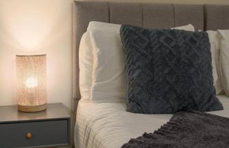 Modern Central 2 Bed Apartment with Parking - Foto 12