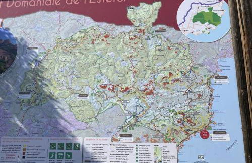 Charmant petit appartement vue mer et corniche Esterel - Foto 20