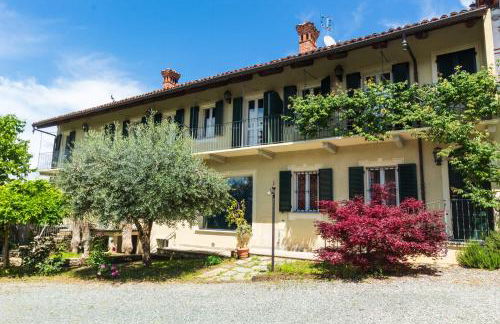 Alba Morus - Photo 1