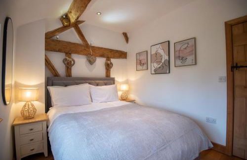 Bramble Cottage - Cosy 2 Bed With Deluxe HOT TUB & Log Burner - Photo 13