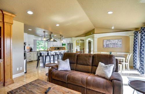 Portland Area Group Getaway Hot Tub and Views! - Foto 12