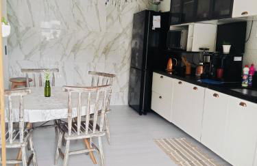 Casa Guarujá Esquina com Beira mar com Piscina grande na Enseada Pé na areia 50 metros - Foto 8