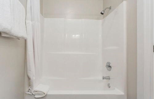 CozySuites Music Row Spacious 2BR free parking 25 - Foto 30