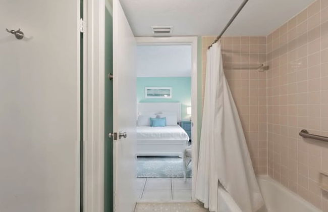 Updated Ocean Front Condo Aquamarine Suite 201 - Foto 16