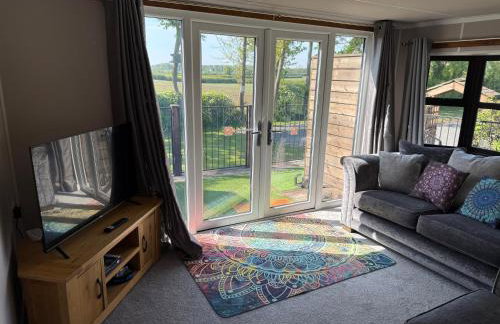 Couple’s Lodge With Hot Tub - Foto 9