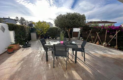 Bonito apartamento con gran terraza y piscina comunitaria AV-08 - Foto 5