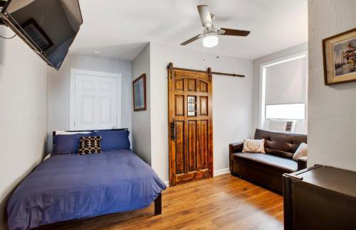 Captivating Conti Hideaway- Mid-City Perfection - Foto 11