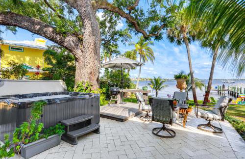 Waterfront Stuart Oasis with Hot Tub and Dock! - Foto 21