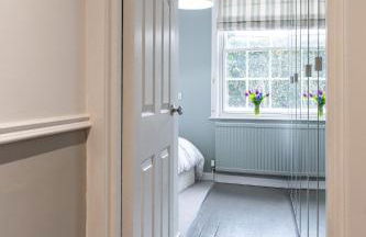 Central Stamford Apartment with private parking - Foto 21