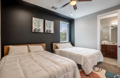 Spacious 3 Bed House near MD Anderson with Free Parking & Wi-Fi - Photo 35