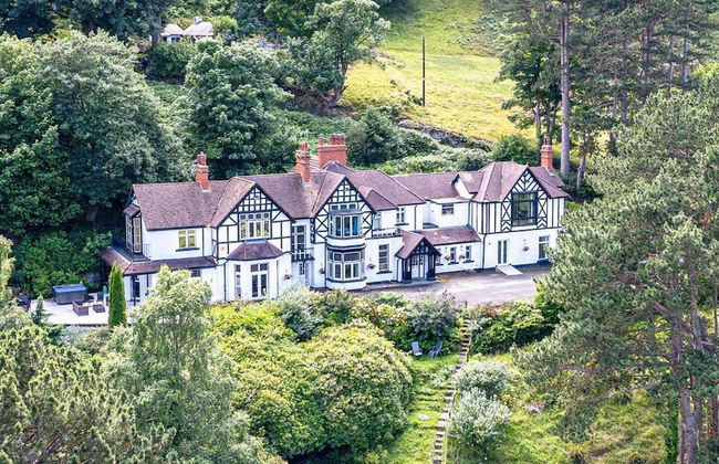 Delightful Holiday Home With sea Views and Hot Tub - Photo 39