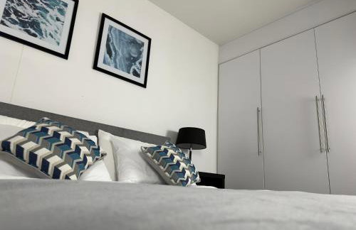 Cozy City Centre Apartment with Free Gym and Free Coffee - Photo 14