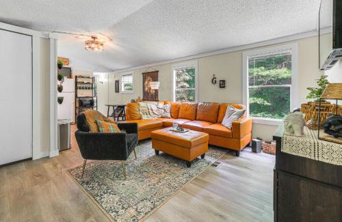 Peaceful Brookside Getaway about 10 Mi to Okemo Slopes! - Foto 1