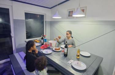 Family Holiday with Hot tub , Family groups only - Foto 1