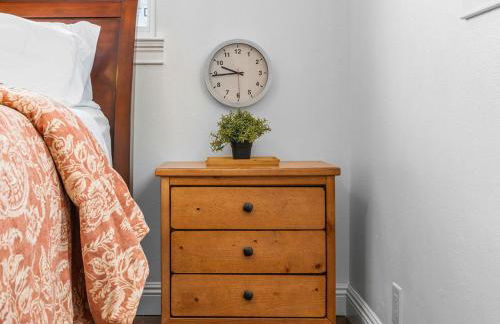 Modern home near UVU and BYU with hot tub and mountain views - Foto 31