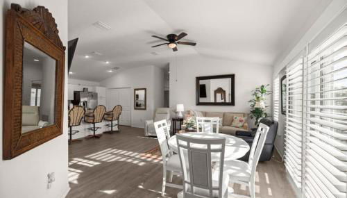 2BR Home with Golf Cart and Pool - Foto 2