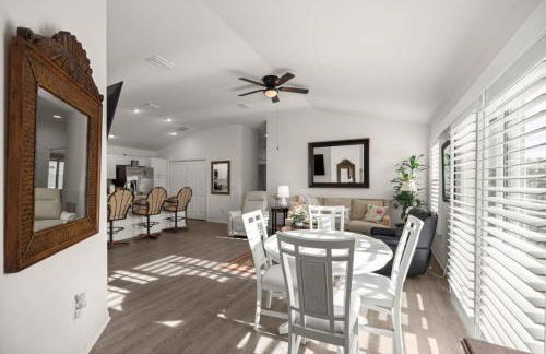 2BR Home with Golf Cart and Pool - Foto 2