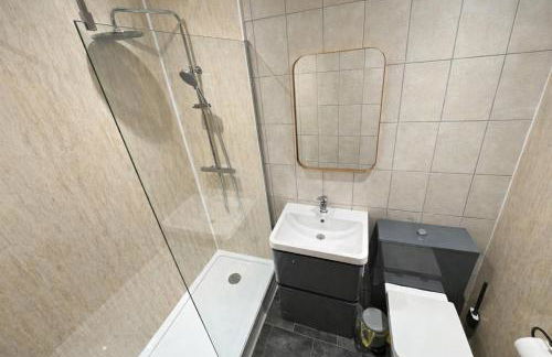 City Centre - Sleeps 6 - Bars, Parking & Netflix - Foto 18