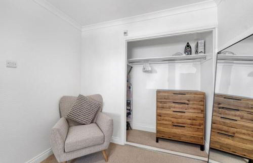 Minutes from the port of Dover, free WiFi, free offroad private parking and rated a guest favourite on Air b nb! - Foto 24