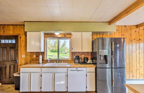 Lakeside Home with Beach about 14 Mi to Ski Area! - Foto 9