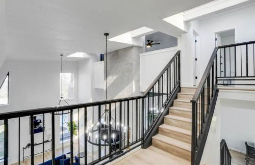 Modern Home - 1 Acre Lot w Pool Patios Jacuzzi - Foto 33