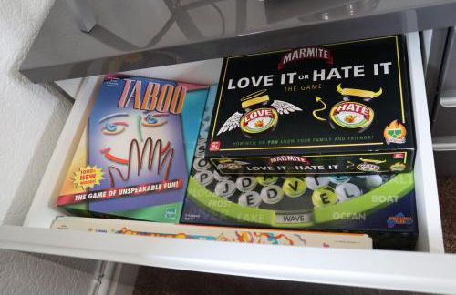 HEDDFAN, Luxury 3 bedroom timber lodge, Now with WiFi, Caer Beris Holiday Park, Builth Wells, SORRY NO TRADESMEN OR CONTRACTORS ALLOWED - Foto 47