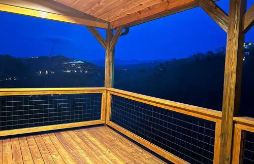 * * 4 Master Bedrooms, Views, Theater, Arcade, EVC - Photo 3