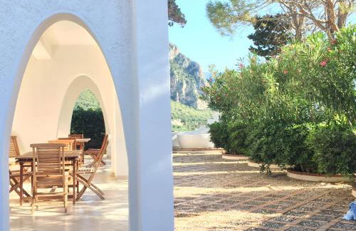 villa Anna Silvia Makari fiction rai 1 Casa Saverio La Manna - Foto 16