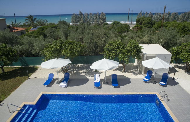 Stunning new Beach Front Villa,1st Line to the Beach, Large Pool, Wonderful Area - Foto 33
