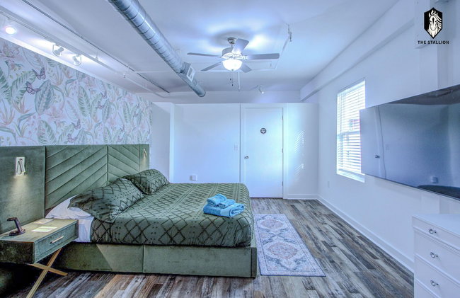 BRAND NEW Modern 1BD Loft in Downtown with free parking - Photo 105