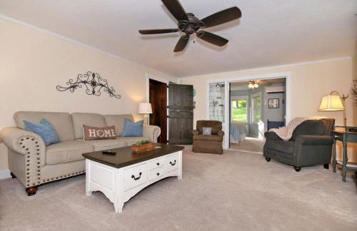 Creekside Farmstead - Pool - Hot Tub - 3 Min to Lake - Pets Allowed - Foto 15