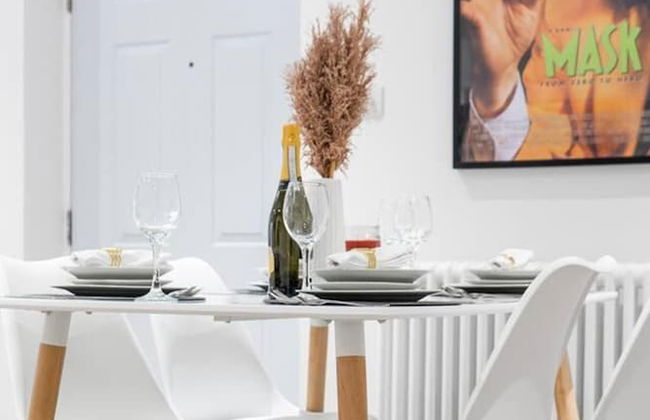 Livestay - 2 Bed Hollywood Movie Themed Apt - Foto 14