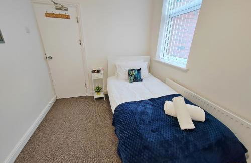 Central Manchester Modern 4 Bed House - free parking - Foto 30