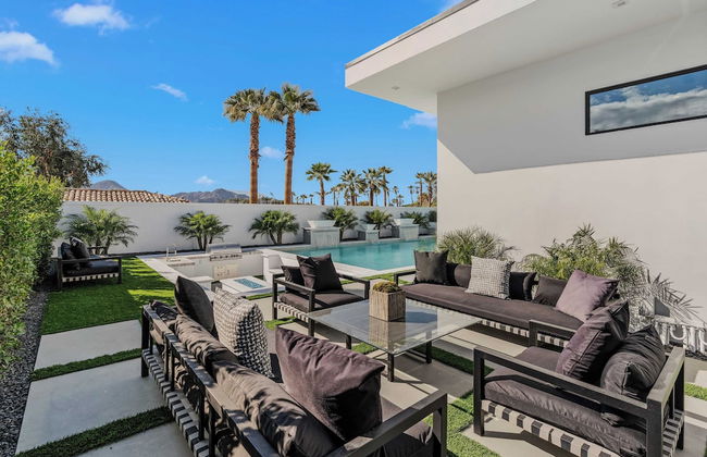 Fine Luxe Retreat w/ Pool & Hot Tub Bravo Villa #15 by Avantstay - Photo 29