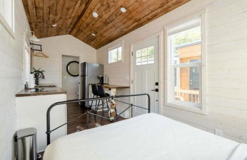 Stay Portland - The Tiny Farmhouse on Alberta - Photo 4