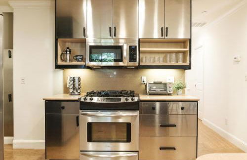 Serene Escape 2BD Private Patio & Firepit near Stanford - Foto 28