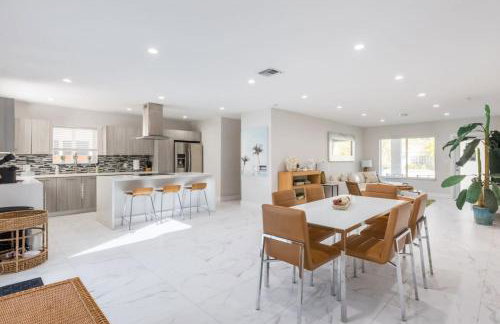 Olas Villa by Rove Travel - Home with Heated Pool - Foto 10