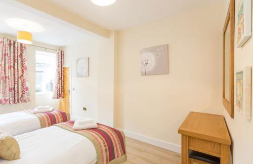 Rose Cottage with Hot Tub - Photo 3