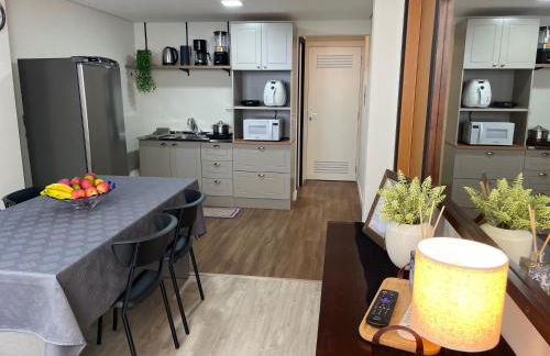 Apto térreo, 2 quartos a 5min da Vila Germânica, com ar e garagem - Foto 10