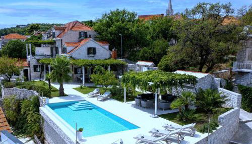 Villa Shiraz - Photo 2, Garden, sunbed, Garden view