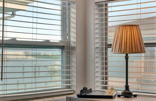 Quiet Corner Suite Heated Pool & 2 mins 2 beach - Foto 18