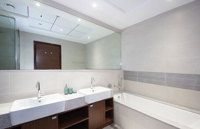 Luxury StayCation - Tranquil Retreat With Beautiful Park Views - Photo 32