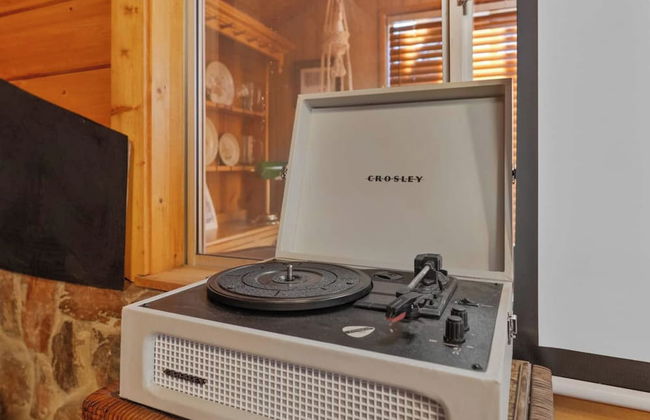 Charming Mountain Getaway - Photo 15