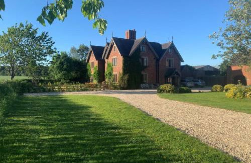 8 Bed in Rugeley oc-79321 - Photo 1