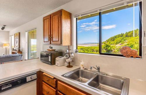 Waterfront Condo right on the Pacific Ocean - Photo 28