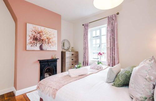 Beautiful Cozy Cottage in Sandbach by 53 Degrees Property, Sleeps 4 with FREE Parking - Photo 18