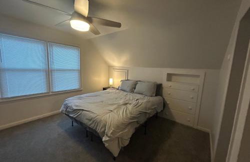 Spacious 3 Bedroom Home with Game Room and Parking - Foto 14