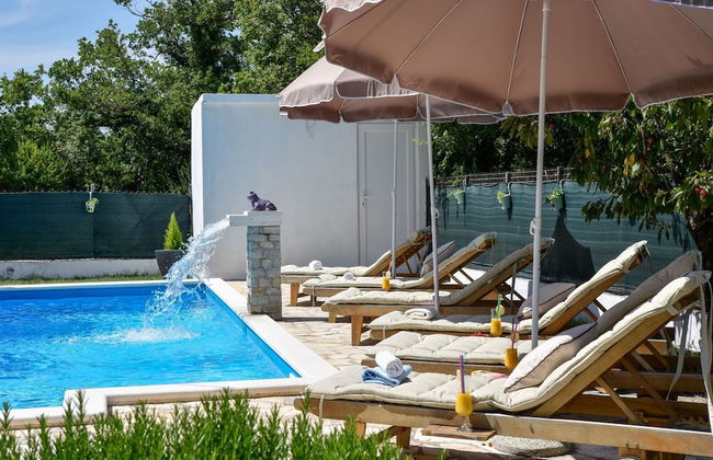 Spacious Prgomet Retreat With Private Pool, Fitness Centre, and Garden - Foto 58